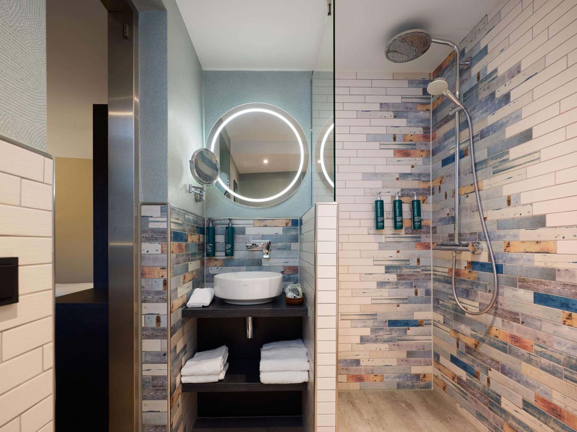 Doubletree By Hilton Rotterdam Centre Ξενοδοχείο Εξωτερικό φωτογραφία