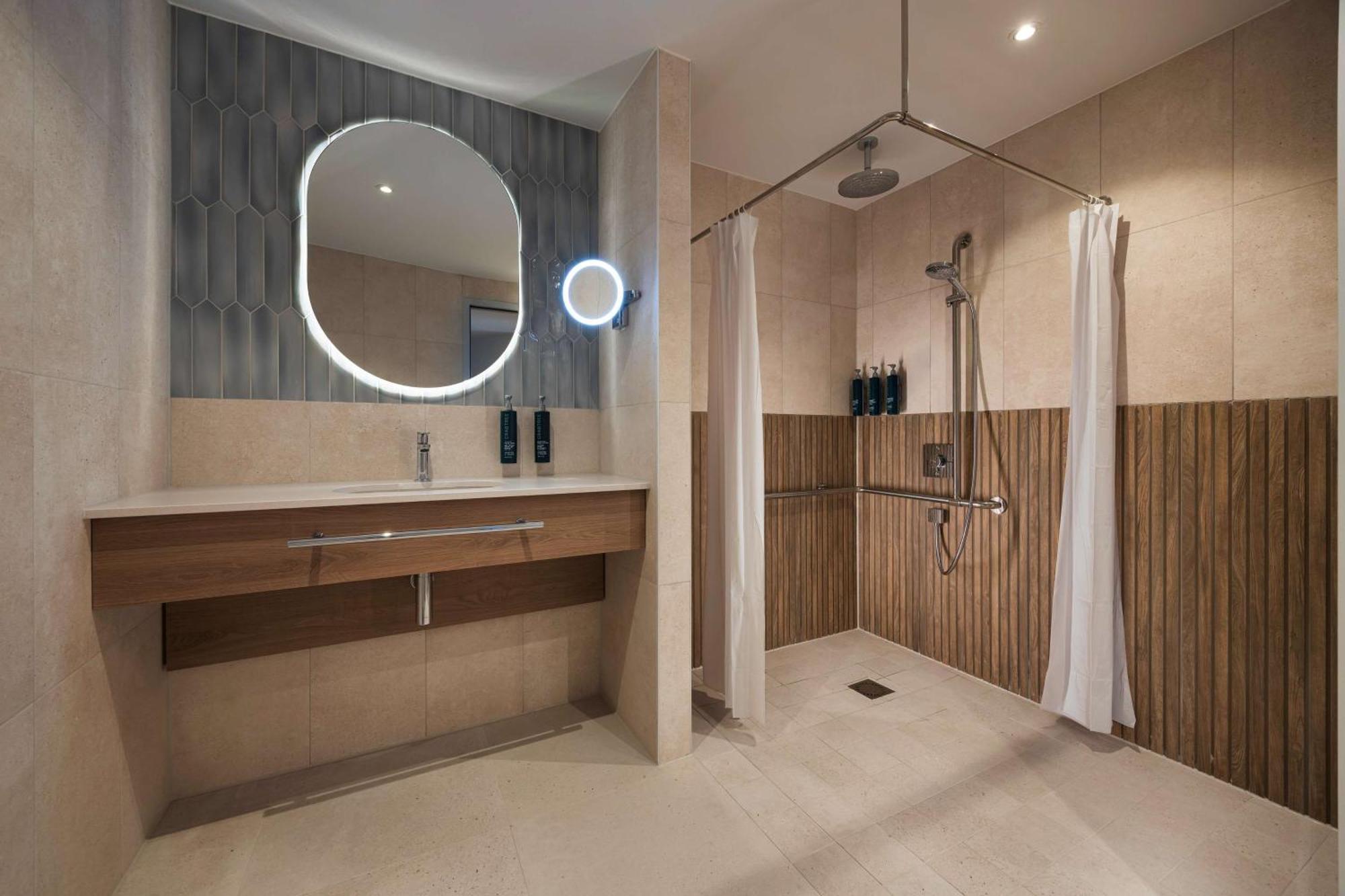 Doubletree By Hilton Rotterdam Centre Ξενοδοχείο Εξωτερικό φωτογραφία